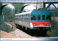 Doppia di ALn 668 sottopassa la linea Seregno Carnate. Sullo sfondo il segnale ad ala di 2 categoria a protezione della ex stazione di Macherio Canonica. Aprile 1986