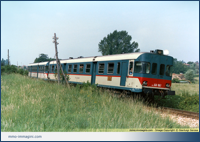 ALn 668.1067 conduce il locale 3807 da Monza a Lecco La colorazione della porta della cabina di guida interamente chiara a differenza delle altre serie di ALn 668. Besana 22/7/86