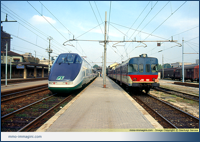 Incontro tra ETR 500 ed un regionale per Lecco con in coda la ALn 668.1083 Monza 06/10/1990