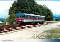 Immagine estiva per l'ALn 668 1064 in partenza da Besana nel 1987