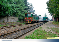 D 343.2017 con carrozze Vivalto parzialmente completate da Costamasnaga per Santhia transita da Besana il 23/09/2006 incrociando il regionale 5131 diretto a Lecco