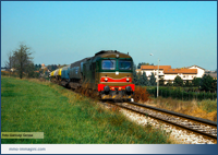 La D343.202x in corsa verso Besana con alcuni carri destinati alla locale vetreria. Renate ottobre 1995