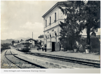 Villa Raverio Anni 50. Una coppia di ALn 56 lascia la stazione diretta a Besana